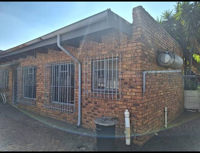 6 BEDROOM HOUSE FOR SALE IN PAUL KRUGERSOORD